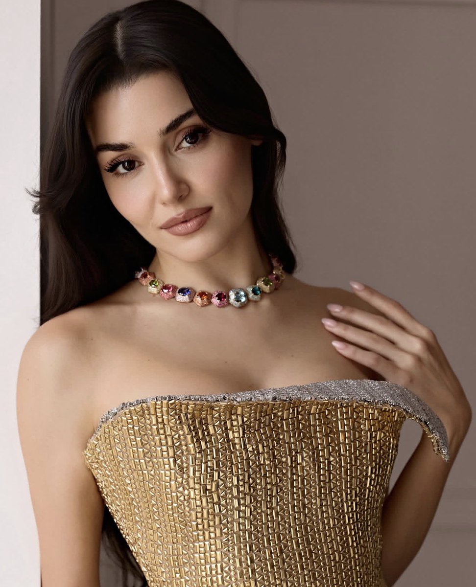 arab2turk's tweet photo. #HandeErçel
هاندا ارتشبل هي النجمة التركية الوحيدة التي دخلت قائمة الأكثر حديثا ضمن إطلالات حفل مهرجان مدينة كان الفرنسية ⭐️🩶 https://t.co/4yYxnHw7nO