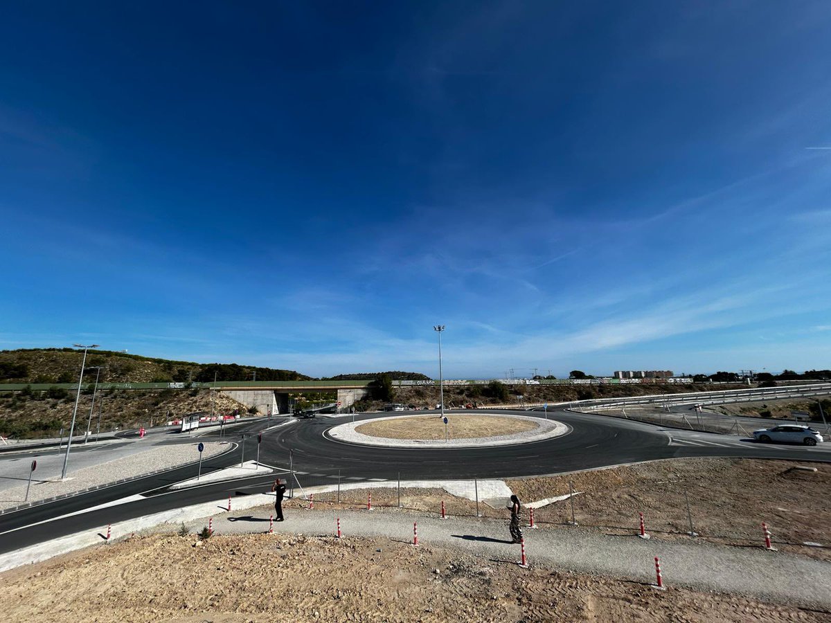 oscar_puente_'s tweet photo. Ya circulan los primeros vehículos tras concluir las obras de acceso al Hospital de la Marina Baixa en La Vila Joiosa (Alicante).

Garantizamos el acceso desde la carretera N-332 y mejoramos la movilidad peatonal y ciclista, con una inversión de 3,1 M€. https://t.co/b5OmgKEIp9