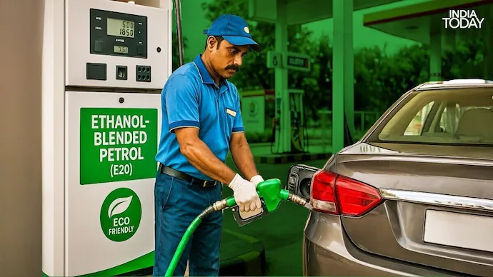 IndiaToday's tweet photo. 𝐈𝐬 𝐄𝟐𝟎 𝐩𝐞𝐭𝐫𝐨𝐥 𝐪𝐮𝐢𝐞𝐭𝐥𝐲 𝐢𝐧𝐜𝐫𝐞𝐚𝐬𝐢𝐧𝐠 𝐲𝐨𝐮𝐫 𝐦𝐨𝐧𝐭𝐡𝐥𝐲 𝐟𝐮𝐞𝐥 𝐛𝐢𝐥𝐥? 𝟓 𝐢𝐧 𝟏𝟎 𝐨𝐰𝐧𝐞𝐫𝐬 𝐬𝐚𝐲 𝐲𝐞𝐬

A LocalCircles survey says many owners of older petrol vehicles have seen lower mileage after the E20 rollout. The findings sharpen consumer concerns over fuel costs, repairs and the shift towards higher ethanol blends.

Read more: https://t.co/dUH1nhASDs