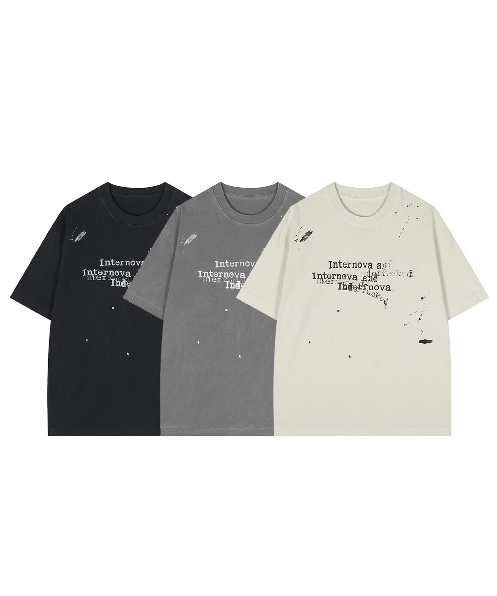 hooktokyo's tweet photo. スモーキーなグラフィックやヴィンテージ感のあるロゴデザインが目を惹く、存在感抜群の半袖Tシャツ。
グランジムード漂うプリントやかすれ加工が、ストリートスタイルにアクセントをプラス。
ゆったりとしたシルエットで、一枚でもレイヤードでも映えるユニセックスアイテムです。
#ZOZOTOWN にて販売中。

PRICE：¥4,790/¥4,990/¥4,990（税込）
品番：int6555a/int26125a/int26122a

Statement graphic T-shirts featuring smoky prints, vintage-inspired logos, and grunge-style details.
The distressed textures and bold visuals add an edgy streetwear vibe to any outfit.
Designed with a relaxed fit, perfect for wearing solo or layered all year round.
Now available on ZOZOTOWN.

#HOOK #HOOKTOKYO #HOOKoriginal
#半袖Tシャツ #グラフィックT #ストリートコーデ #韓国ファッション #ユニセックスコーデ #古着MIX #グランジファッション #y2kファッション #ヴィンテージライク #カジュアルコーデ #zozo #26SS
#streetwear #streetstyle #graphictee #grungefashion #vintagestyle #koreanfashion #y2kstyle #unisexstyle #summerfashion #dailyoutfit #fashiongram #lookbook #newarrival