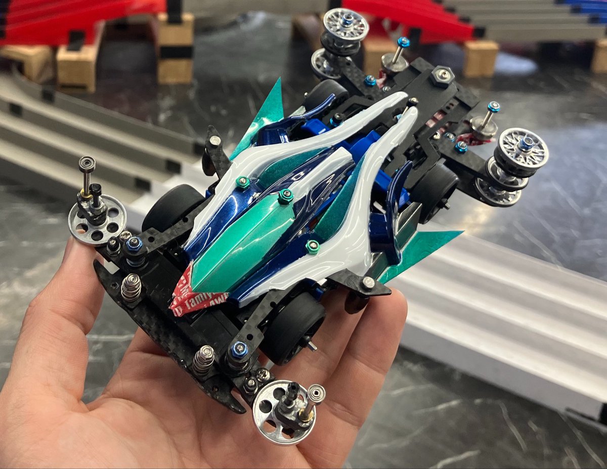 ackymini4wd's tweet photo. ミニ四駆初めて11年、ついに同じボディユーザーが！！！
渋くてカッコええです！
また写真撮りましょう!！ https://t.co/KahJXrODJ6