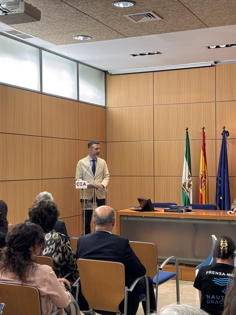 ClusterMMA's tweet photo. 🎙️ Es el turno de @RamonFPM en la presentación del Dosier en Sevilla. El Consejero destaca el papel presente de la administración y el tejido productivo, sumado al futuro de la EA2 y la 5H.
#EconomíaAzul #Andalucía #CMMA https://t.co/4M38fyAN0t