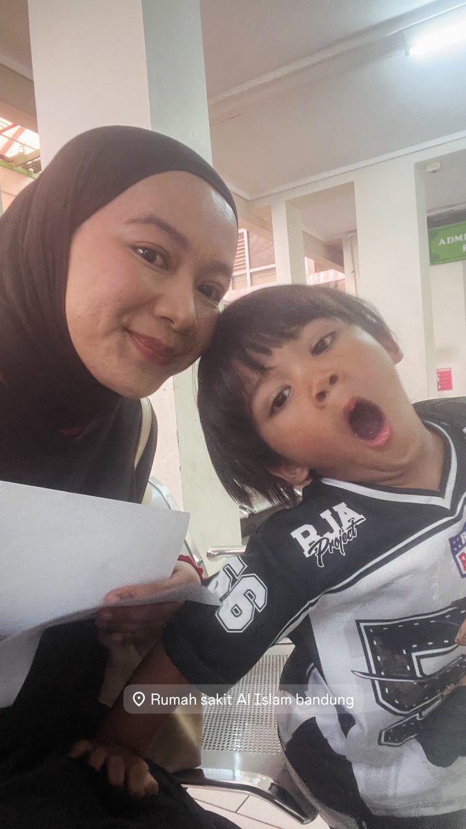onot___'s tweet photo. Udah nyiapin mental dari beberapa bulan terakhir buat hari ini. Taunya pecah jg abis dari dokter dimobil nagis sejadinya2. Sedangkan pasiennya malah ngehibur emaknya🥲🥲🥲🥲🥲 https://t.co/BShUXKym03