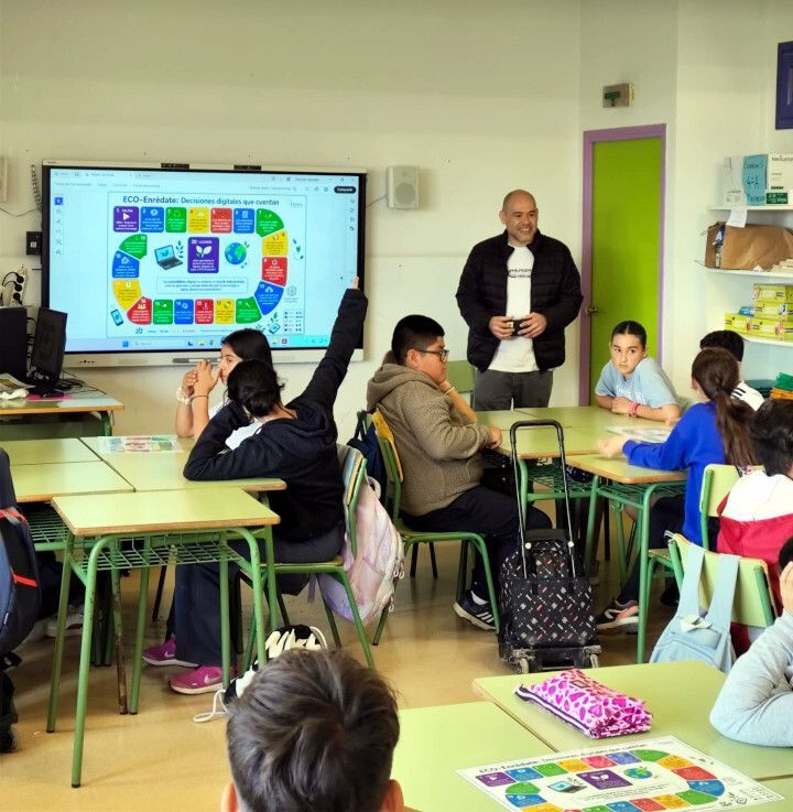 FundacionDedalo's tweet photo. Un centenar de escolares del Colegio San Julián participa en el Día de Internet https://t.co/mytV2O7azb 

#ddi26 #diadeinternet #somosdigital #sanjulian https://t.co/qadG7el0FA
