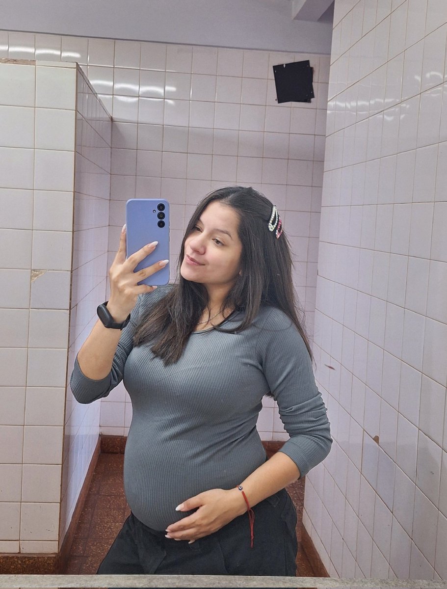 VeraaDiana's tweet photo. La etapa más hermosa de mi vida🐣💙 https://t.co/RmcH2EiMYn