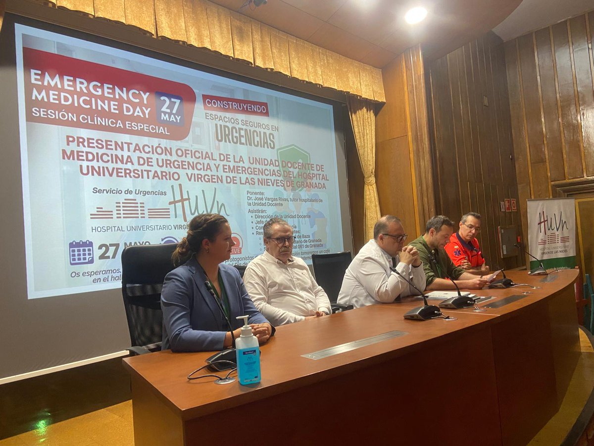 SEMES_ANDALUCIA's tweet photo. ✨🚑 Ayer se celebró el “Emergency Medicine Day
Empezando con una sesion Clinica Hospitalaria en Honor a los Profesionales de Urgencias 🏥
Y la jornada de puertas abiertas 💙
#SEMES #SEMESAndalucíaUrgencias https://t.co/WKlqc4ozll