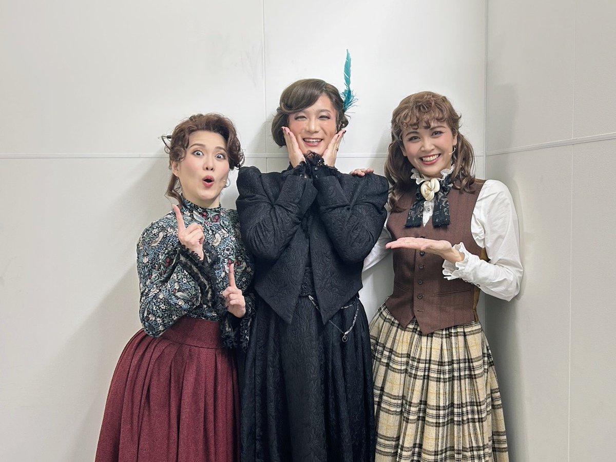 ミュージカル『レッドブック〜私は私を語るひと〜』 tweet media