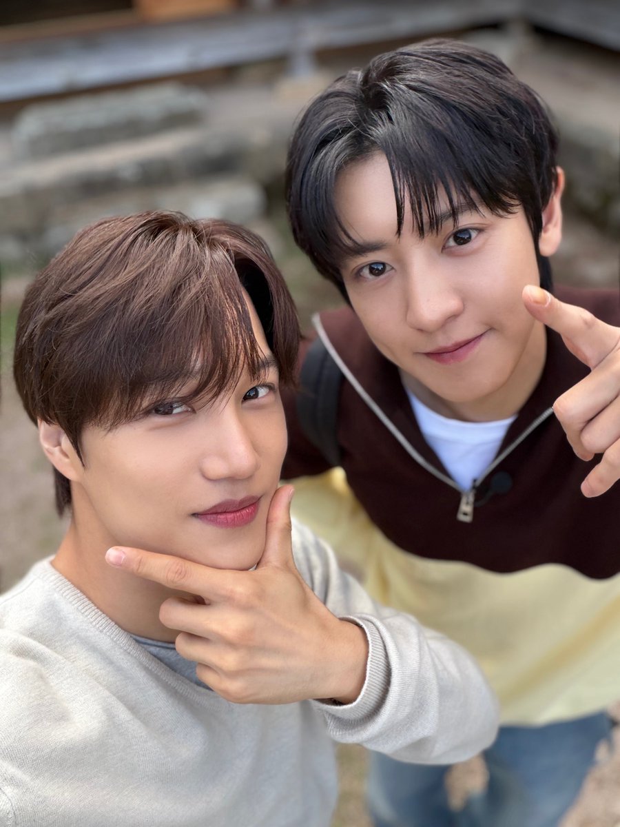 EXO tweet media