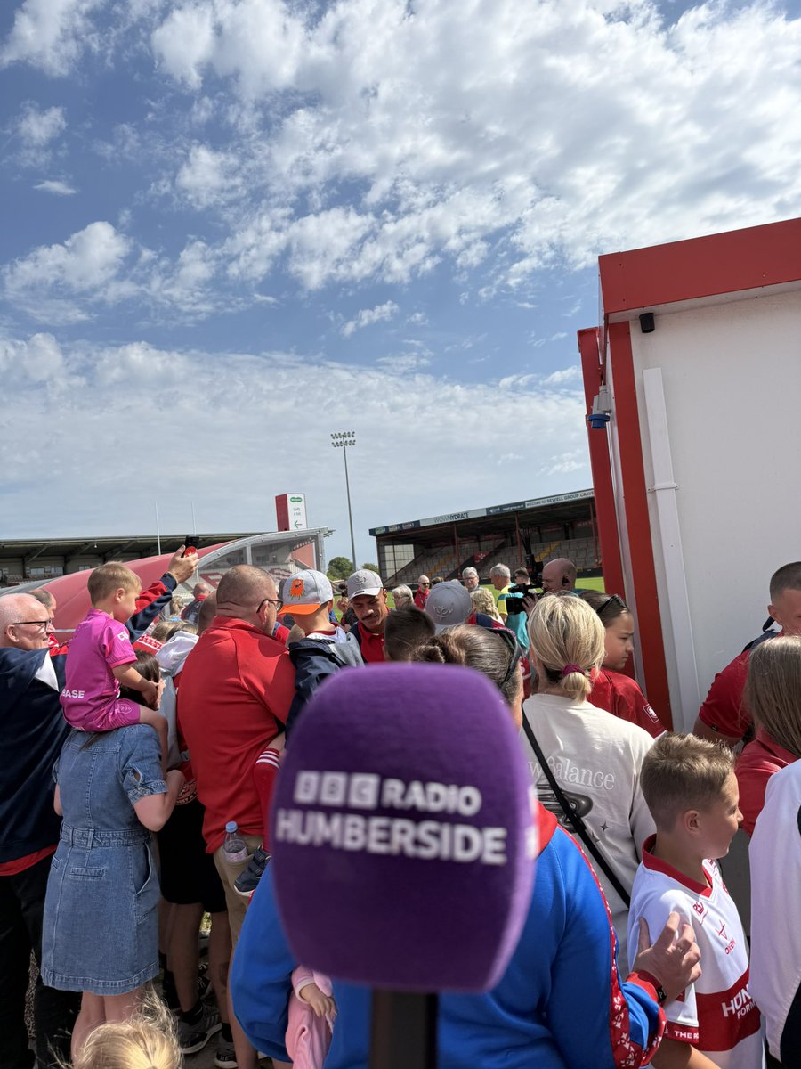 kell_sharpe's tweet photo. Hull KR players heading off for their trip down to Wembley from Craven Park today. https://t.co/1DLDNmbmHA
