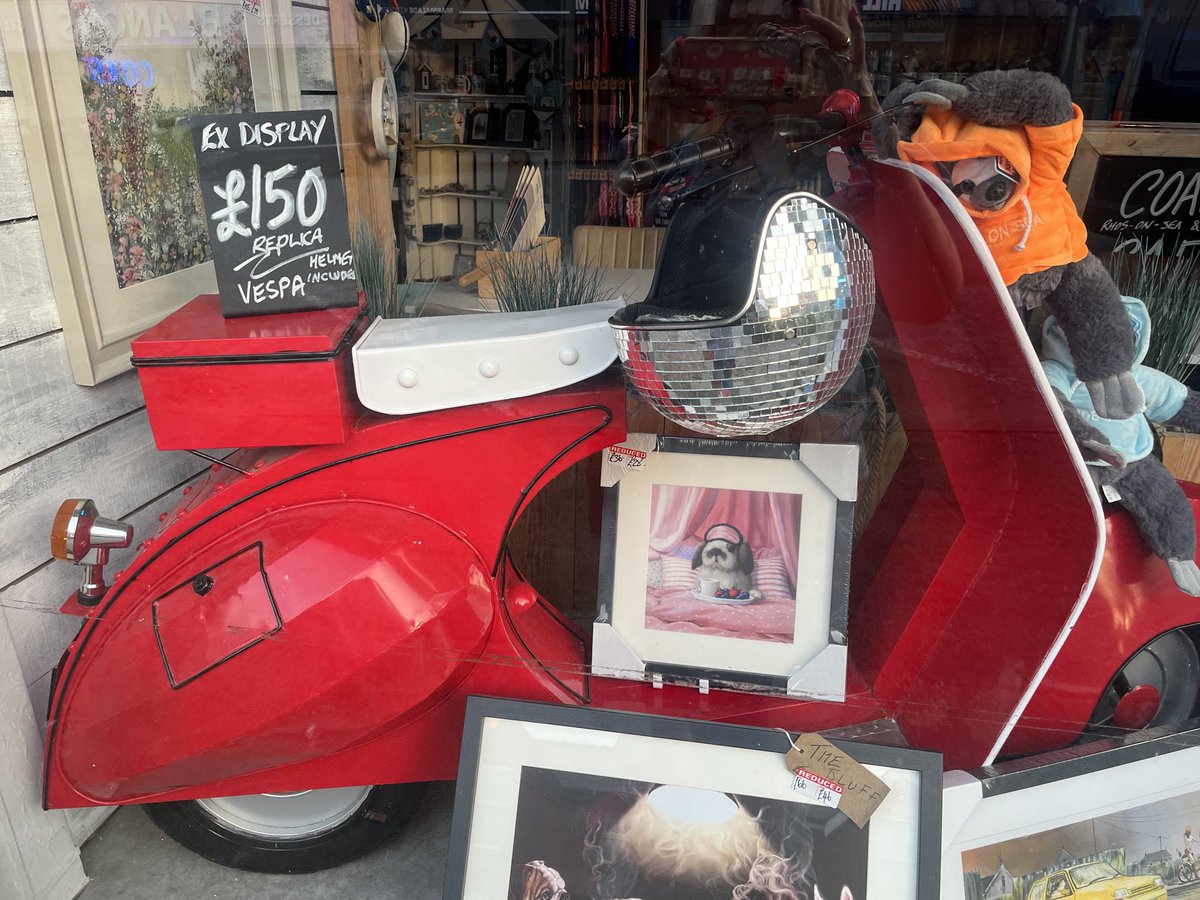 ShesfromWales's tweet photo. Cute! 😊 Vespa for sale including sparkly helmet
…ex window display if anyone has room #northwales #rhosonsea #cymru #vespa #scootervibes https://t.co/1WEKgeYdAe
