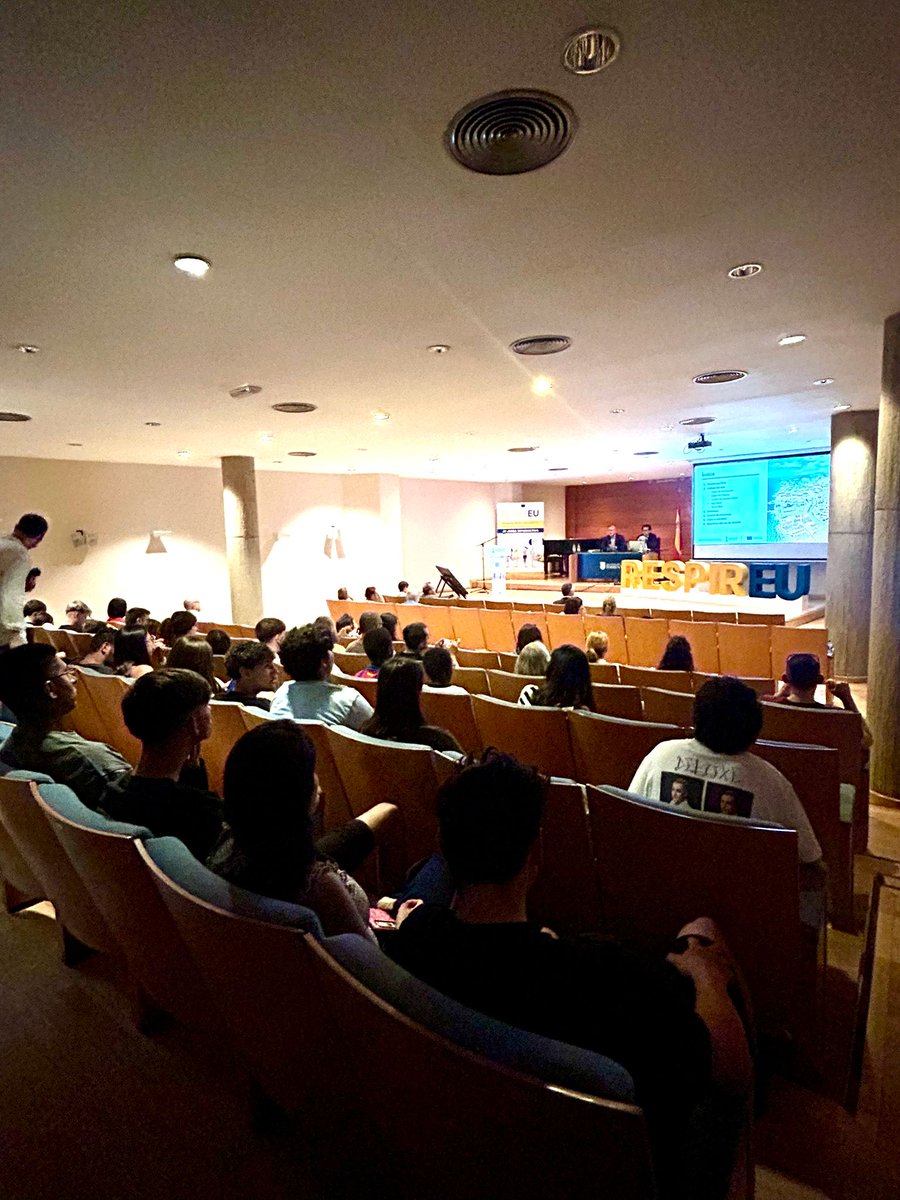 GVAfonseuropeus's tweet photo. 👋Estem hui a @Aj_Torrent on la @GVADgtic y @GVAMediAmbient  han presentat a la ciutadania de la província de València la plataforma PICA per mesurar la qualitat de l'aire a la #ComunitatValenciana Finançat per la #UnióEuropea # FEDER 2021-2027 https://t.co/qQhSw9zvP8