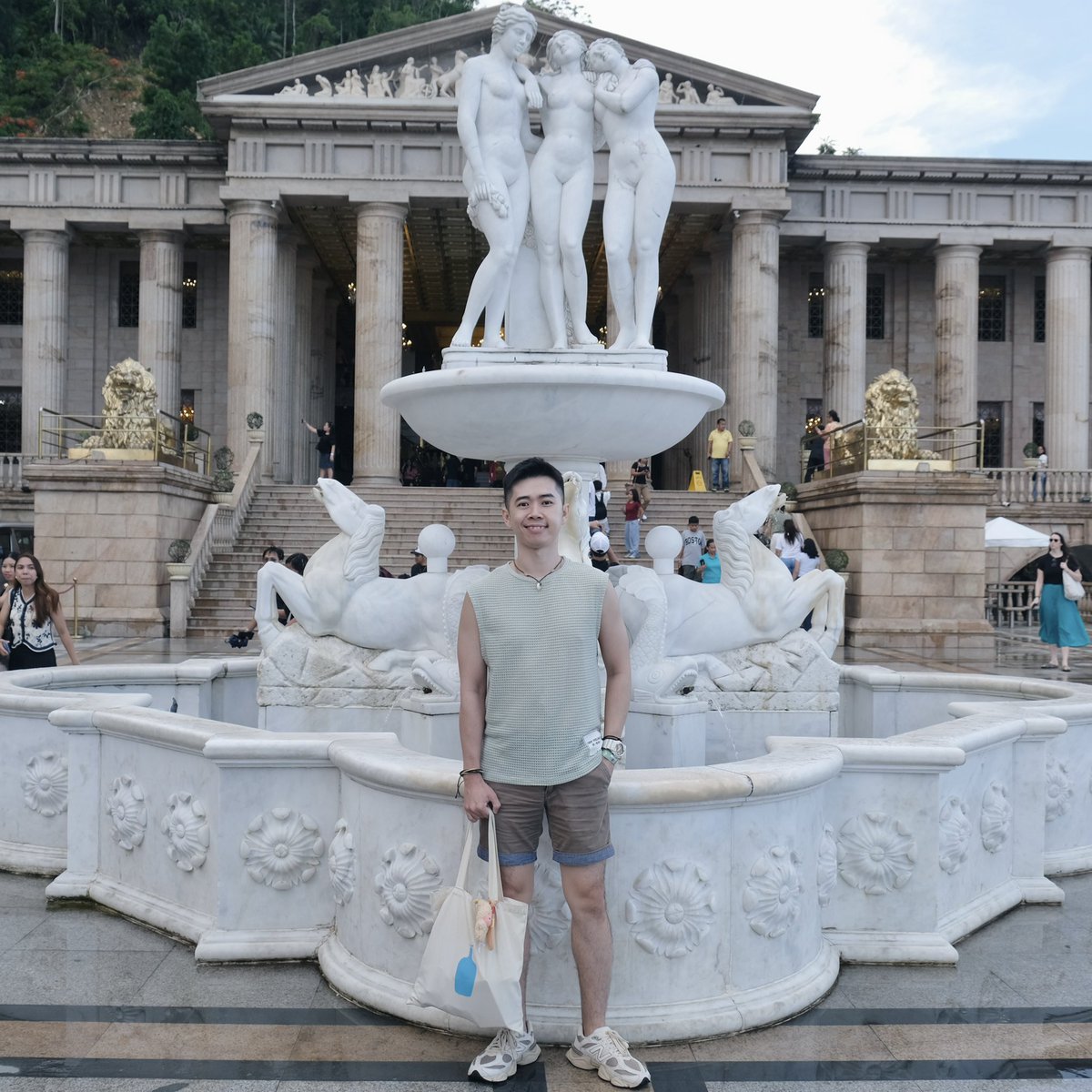 AndyWong0502's tweet photo. Grandeur, history, and beautiful views ~ 🏛️🤍🇵🇭
.
.
.
#OOTD #TempleofLeah #Cebu #Philippines #CEB https://t.co/2VCb5illZs