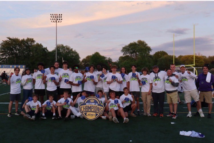 hamburgrunning's tweet photo. Who’s the NYS Sec.6 Class AA Champions? That would be the Hamburg Boys Track Team who defeated a field of 14 schools to win the title! Special mention to the 4x1 Relay Team (Day, Reed, Williams, Pope) who broke the School Record previously broken earlier in the year https://t.co/qrAxRP7fan