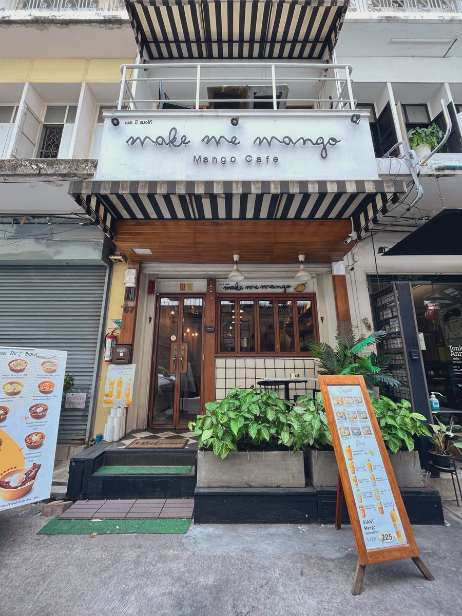 _yukitrip_'s tweet photo. 🇹🇭タイ・バンコク　Make Me Mango🥭

マンゴー専門店で、マンゴースムージーや タイの伝統デザート“カオニャオ・マムアン“などマンゴーづくしを楽しめます！🥭

ワットポーの近くにあるので、涼みがてらの休憩にオススメです〜🌟
#タイ #タイ旅行 #海外旅行 https://t.co/iJJ44Fv9vK