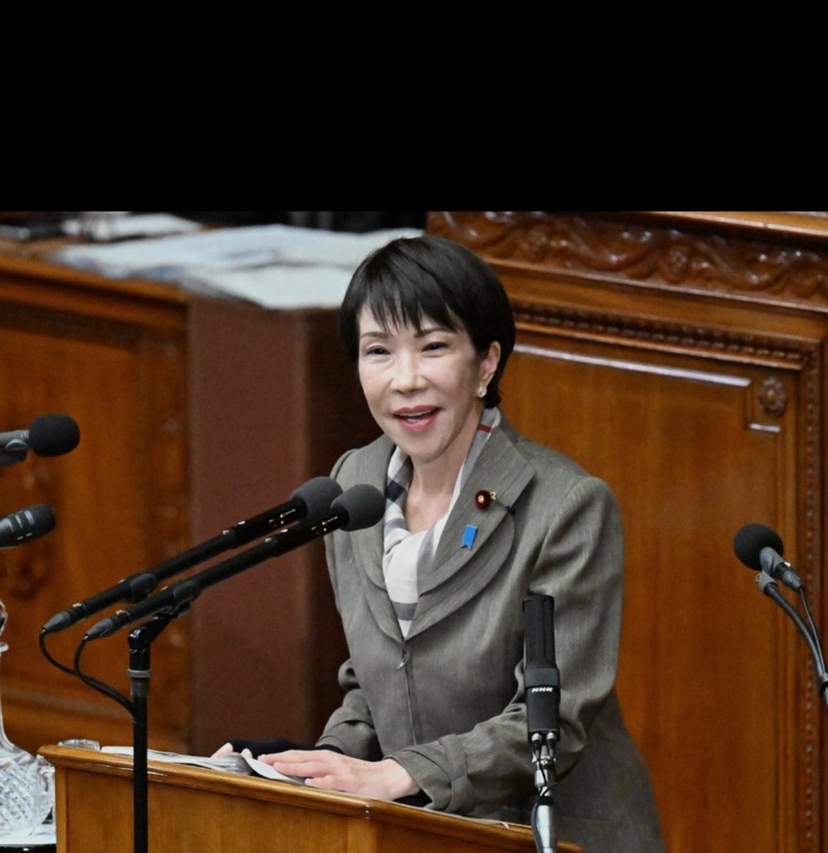 mattariver2's tweet photo. 「電気ガス代5000円支援します！」とか言ってるけど、
これ全部国民からむしり取った税金なんだよな。
過剰徴税してプールしといて、急に「支援！」ってドヤ顔で返すんじゃねえよ。
自分でエネルギー政策ぶっ壊しておいて、穴埋めに税金使うとか最悪。
こんな茶番みたいな給付、ほんとやめてくれ。
自分の財布でやってみろよ