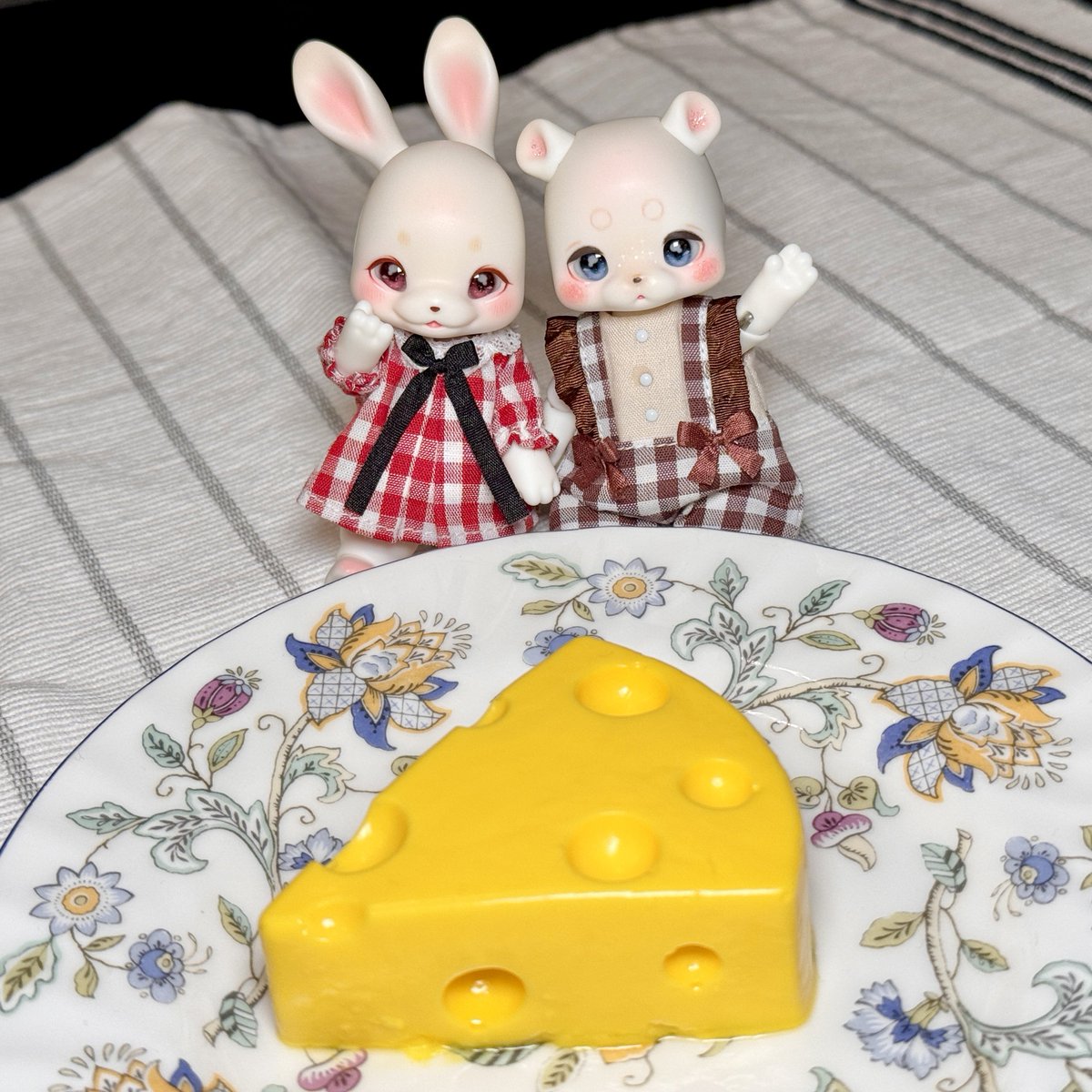 zaxtugyo's tweet photo. トムとジェリーみたいなチーズケーキ🧀

2人ともチェック柄で仲良しこよし🌷

#kumukuku  👀#エデンアイ
👗👔#もんもんい https://t.co/bgvS32CZ3M