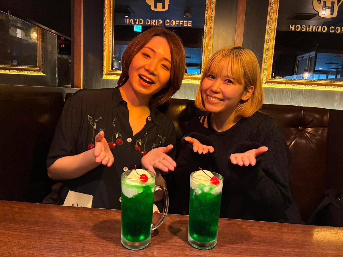 ayakko424's tweet photo. 本日こちらの合わせでした🥰
中々にボスラッシュの予感で楽しみです！
写真は終了後にソプラノの田嶋未歩さんと✨
クリームソーダ…うめえっすね…🤤 https://t.co/9Cu1822mg6