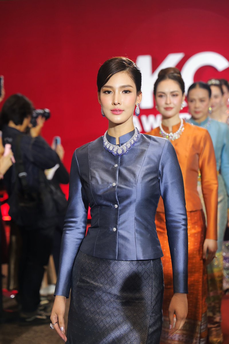 TPNGLOBAL_'s tweet photo. โอปอล สุชาตา ช่วงศรี" Miss World 2025 หมูแฮม โชตินภา แก้วจรูญ" นางสาวไทย 2568 ร่วมเป็นเกียรติในงานประกาศรางวัล คมชัดลึก อวอร์ด ครั้งที่ 22 

#MissWorld2025
#นางสาวไทย #MissThailand
#คมชัดลึกอวอร์ดครั้งที่22
#KCLAwards2026
#TPNGLOBAL https://t.co/ZgLqoBh1OQ