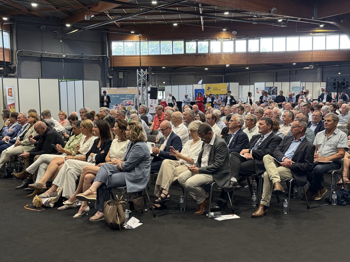 DMARGUERITTE's tweet photo. 🐆 La @RegionNormandie accompagne les communes dans leurs projets. 

Nous sommes réunis aujourd’hui auprès de notre président @Herve_Morin pour présenter les dispositifs de la région auprès des maires de la Manche. https://t.co/lHpVt2hnob
