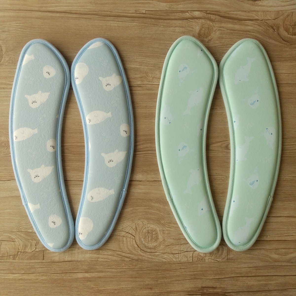 cando_official's tweet photo. 夏のおトイレって、便座におしりがくっつきやすいですよねー？（私だけ？）
それを解消してくれる、接触冷感生地を使用した便座シートです☆
ポリウレタンフォーム入りでボリュームがあり、長時間座ってもおしりが痛くなりにくい（気がする）☆

【330円（税込）】
■冷感便座シート
・アザラシ柄 4968951221232
・イルカ柄 4968951222932

#キャンドゥ #100均 #接触冷感