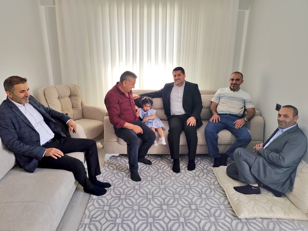 MSerifDurmaz's tweet photo. Aksu, Döşemealtı ve Muratpaşa İlçe Başkanlarımızla birlikte, bayram programları kapsamında aile ziyaretleri gerçekleştirdik.

Misafirperverlikleri ve samimi sohbetleri için ev sahiplerine teşekkür ediyoruz. https://t.co/rqkL1WfCxj