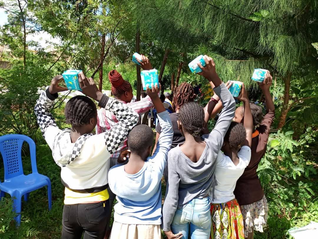 KariobangiSJC's tweet photo. No girl should choose between her education and her dignity.

Donate a pad. Sponsor a girl. Be part of the change.

#ItsTimeForAction
#ActOnMenstrualHygiene
#LeaveNoOneBehind
#PeriodFriendlyWorld
#KariobangiSJC https://t.co/pycGTVh0oY