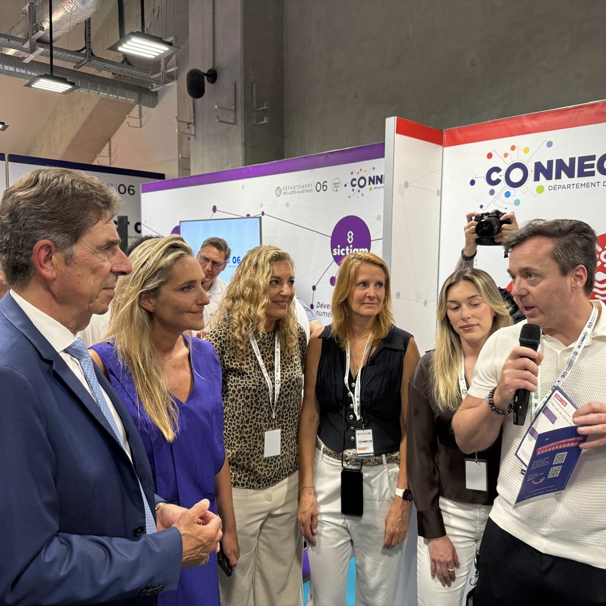 ProCotedazur's tweet photo. 📍 @ProCotedazur est présent à la 2ᵉ édition du salon départemental #Connect06, organisé par le Département des Alpes-Maritimes à l’Allianz Riviera.

L’occasion de présenter nos services, la marque #CotedAzurFrance et nos outils dédiés aux professionnels du tourisme azuréen.

🤝 Une journée d’échanges pour faire connaître nos missions et contribuer à la dynamique du territoire. 

 #AlpesMaritimes #Tourisme #Territoire @ca_ginesy  @AlexndraBorchio  @Claire_Behar @AlpesMaritimes