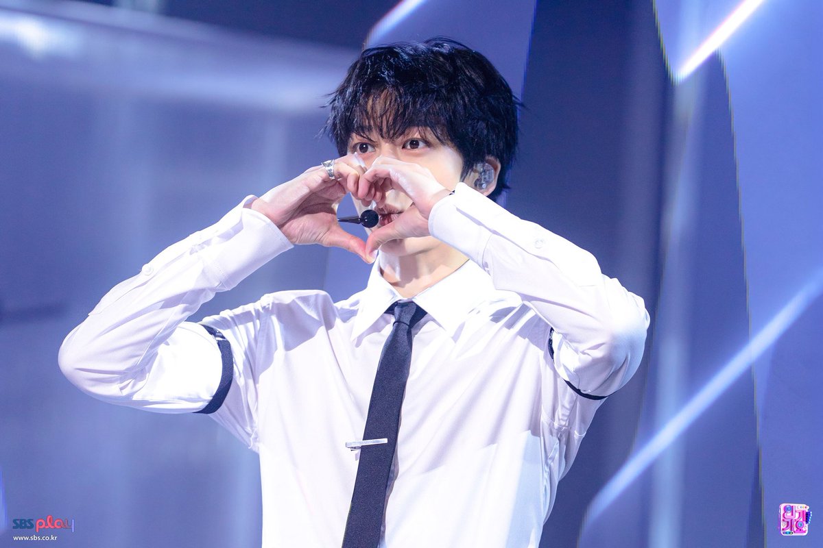 HyungwonThings's tweet photo. 260524 Inkigayo 📸 #형원 https://t.co/x4GTv16N2L