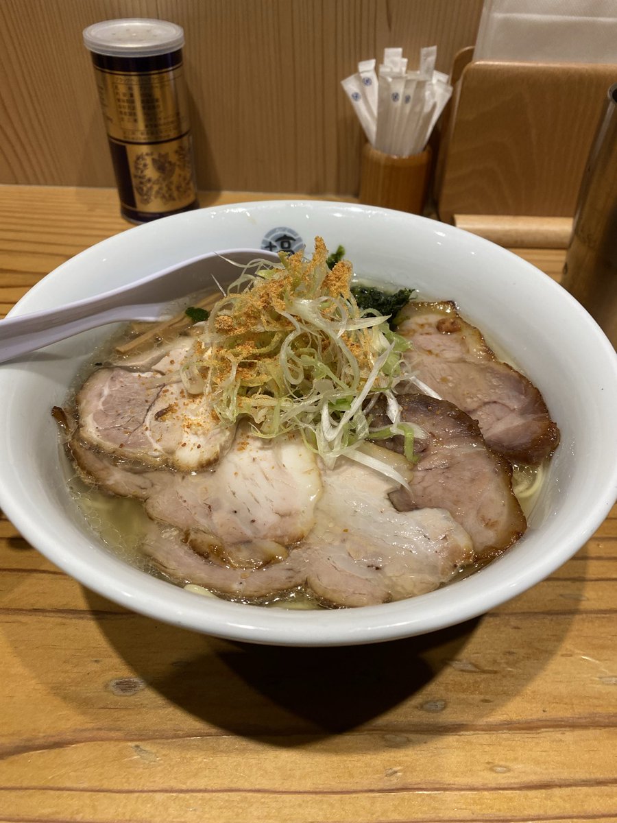 bar_victors's tweet photo. 久しぶりに伺った人形町ひるがお
記憶の味(そんなものないのかも)とずいぶん違う印象🧐
次は鶏白湯を味わいに近々で行きたい！

本日もばっちり営業でございます！ https://t.co/9VgzDmXOkV