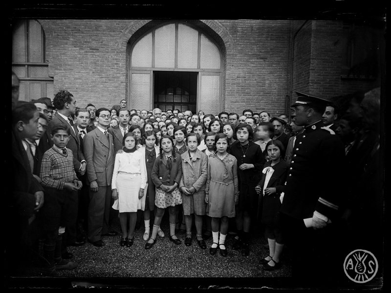patcdiba's tweet photo. ☕️ L’hora #ImaginaXAM!
 Tal dia com avui de 1932, Francesc Macià visitava Sabadell. A la imatge, amb alumnes de l’Escola Industrial. 🔎Però... on és el President?
📸Trobeu la imatge al fons Francesc Casañas Riera (AHS) @ArxiuS90555 #arxius
🔎 IMAGINA: https://t.co/xJAT3942JI https://t.co/MYVlLBqiTk