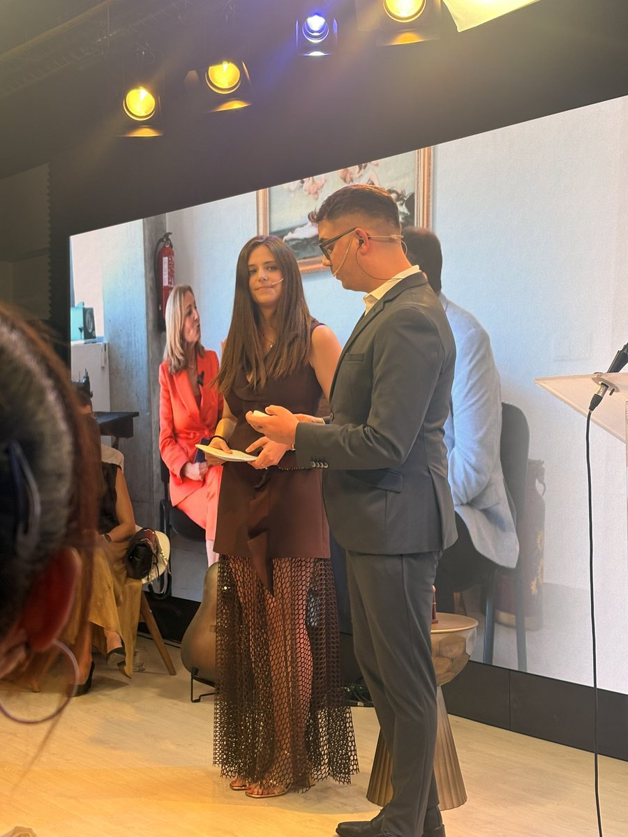 Cucasn's tweet photo. inauguración de los nuevos estudios de TV Sabadell Vallès.
Mucho éxito en esta nueva etapa y gracias por seguir acercando la actualidad de Sabadell a los vecinos. Enhorabuena también a Montse Costa por su labor al frente de la cadena. Orgullosos de nuestros medios locales. 📺 https://t.co/enJw2t000s