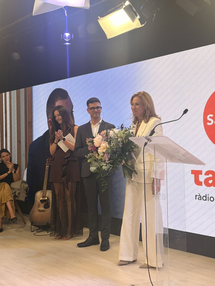 Cucasn's tweet photo. inauguración de los nuevos estudios de TV Sabadell Vallès.
Mucho éxito en esta nueva etapa y gracias por seguir acercando la actualidad de Sabadell a los vecinos. Enhorabuena también a Montse Costa por su labor al frente de la cadena. Orgullosos de nuestros medios locales. 📺 https://t.co/enJw2t000s