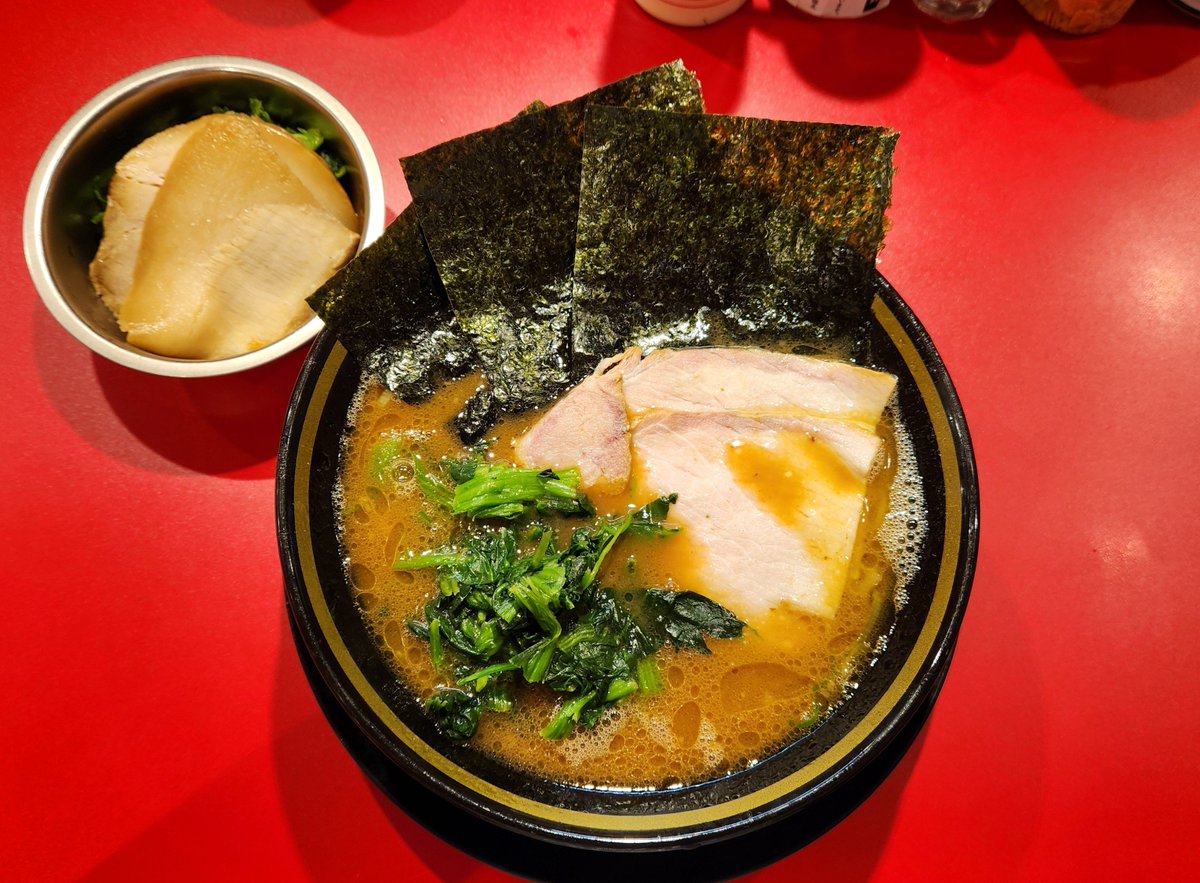 kecuE8Tjr2deuOy's tweet photo. カズ家 大門店

ラーメン
豚トロ バラ
期待を超えるコク深さです。
しっかり美味しくて丁寧な作業にも驚きです。さくっと入って美味しい一杯が食べられ満足です。 https://t.co/EwG9r8ZdRj