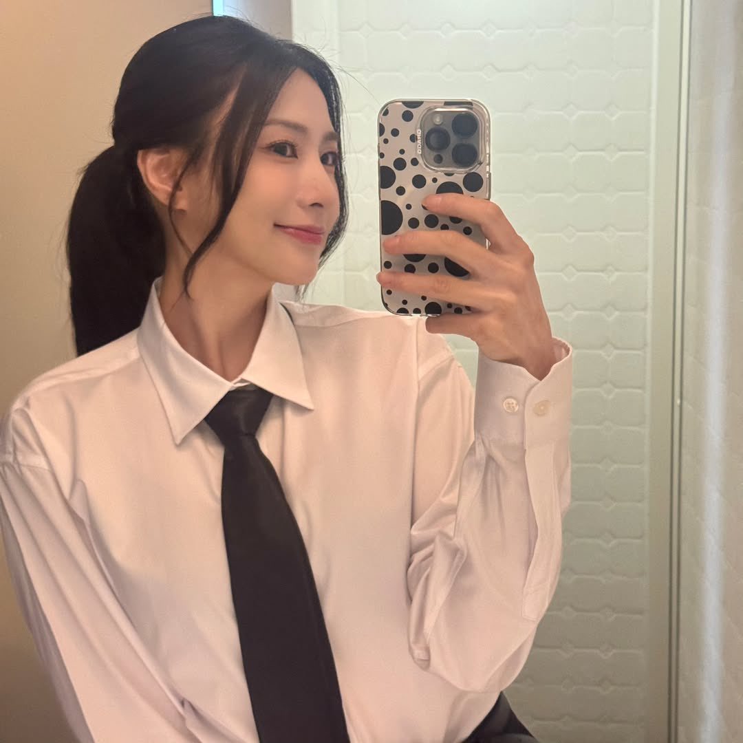 ohydalbbang's tweet photo. 260528 _ohhabbang_ Instagram post
@Apinkohy #HAYOUNG
 #오하영 #하영 #에이핑크 https://t.co/0Kui8adBbN