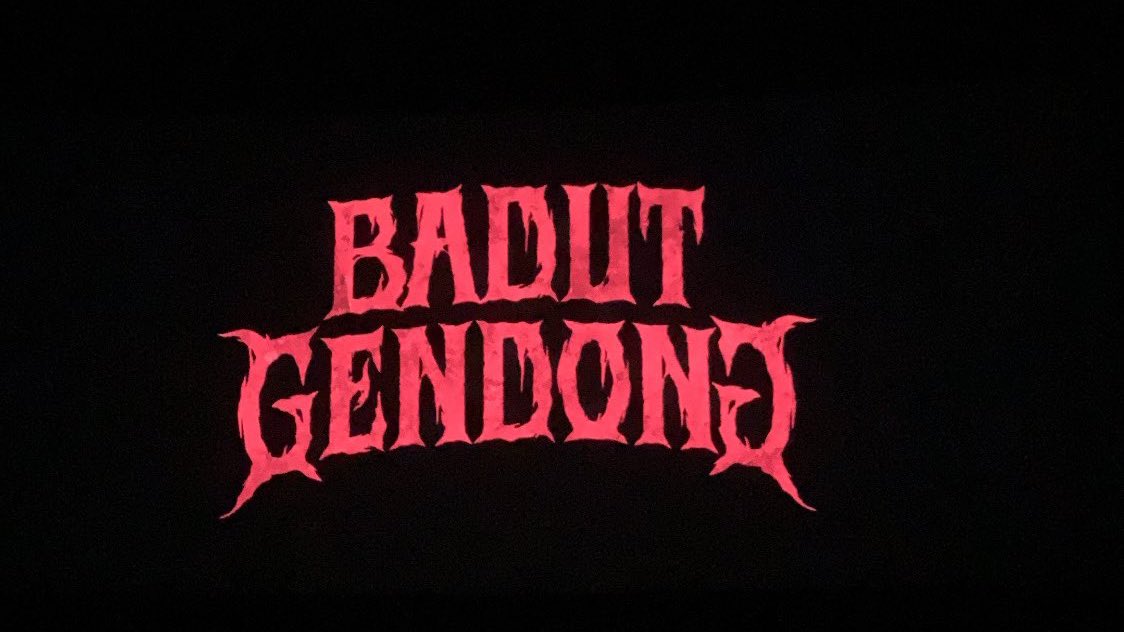 anaazwan's tweet photo. Ngikuti universe Qodrat kehadiran Darso “badut gendong” semakin seru begini film horor bukan gelap dan sound gede! 

Kelihatan pak sutradara ngenali tokoh dulu karena segi cerita ada hole mesti digali tidak sesimpel terjadi kan?

Ide fresh 💯🤡 https://t.co/RZ2y65Q9ZI