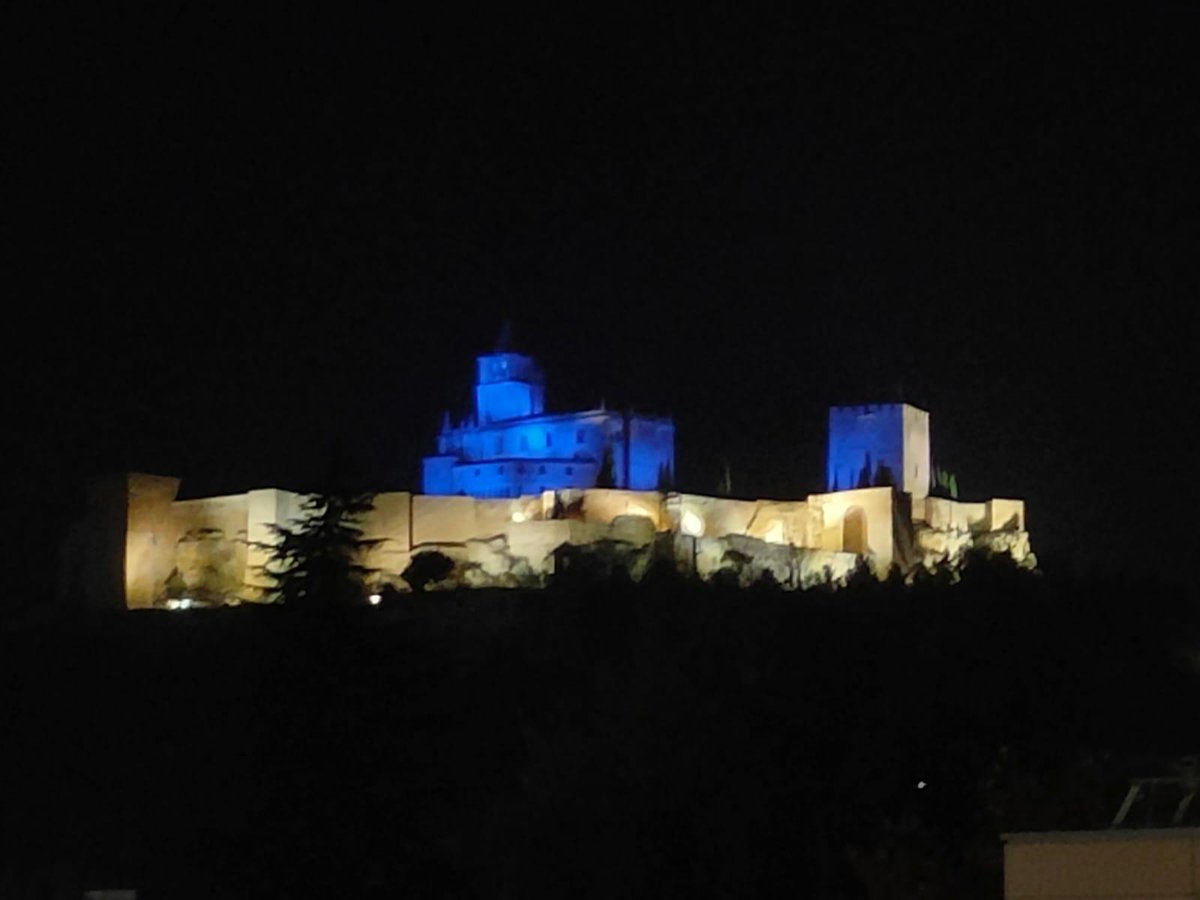 SEMES_ANDALUCIA's tweet photo. Finalizó el día del “Emergency Medicine Day” con el encendido de edificios emblemáticos de la provincia 🏛️💡
#SEMES #SEMESAndalucíaUrgencias https://t.co/1Gs0iX1G5p