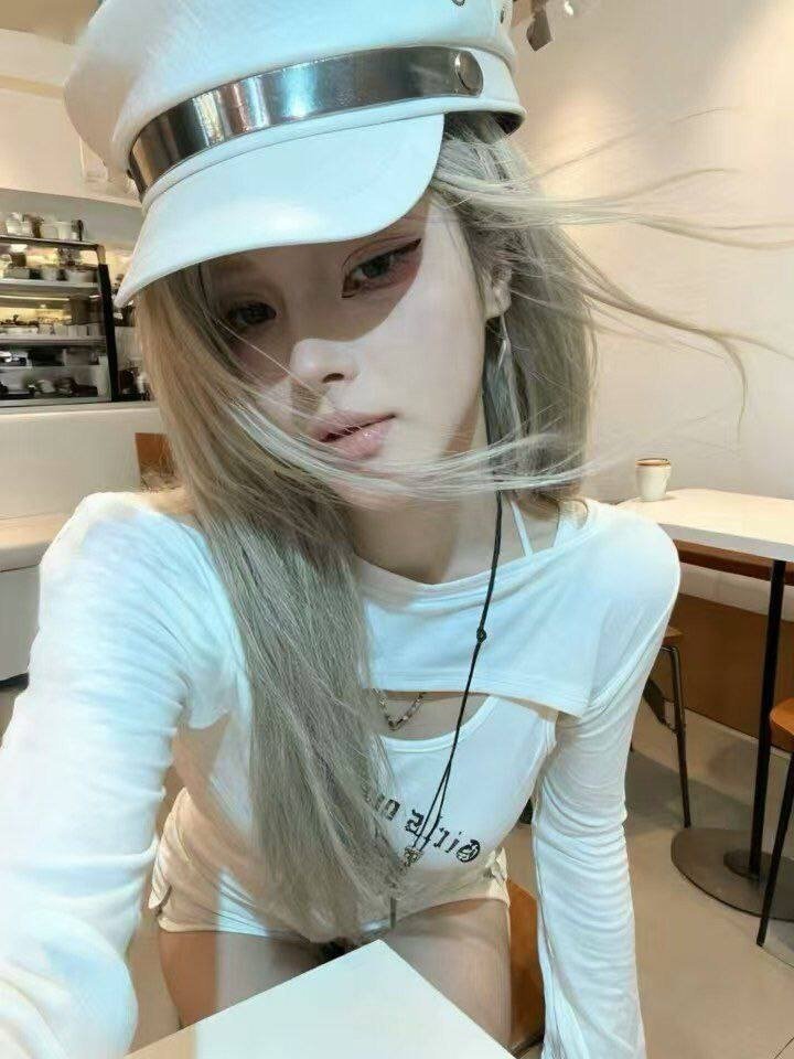 tsai871007's tweet photo. 广东广州 20岁 179 52.5，罩杯:B 现实更美 包满意 可陪玩任何娱乐项目 技能多 情绪价值肯定足 chuang上反差 配合 高冷御姐外表 甜妹内���  人幽默风趣 https://t.co/pQbPvb05L1