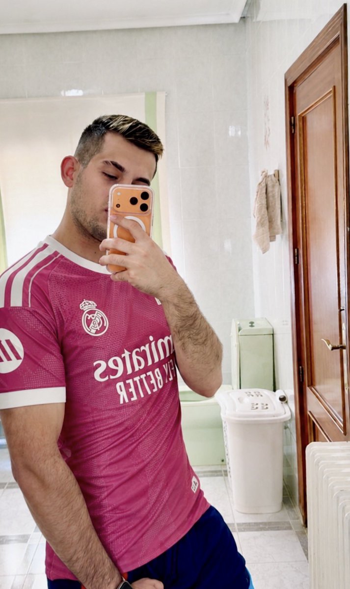 Mauri01598's tweet photo. Pues mola la segunda equipación de la temporada que viene https://t.co/Lt5HlOBJHm