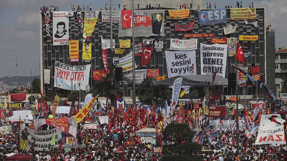 emiranyyuksel's tweet photo. Duşene dovuşene bın selam. Gezi 13 Yaşında https://t.co/uEpUQLSjlV