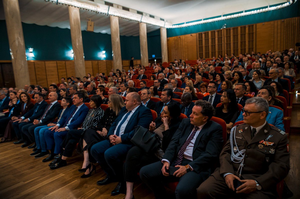 GurbanovaNargiz tweet picture