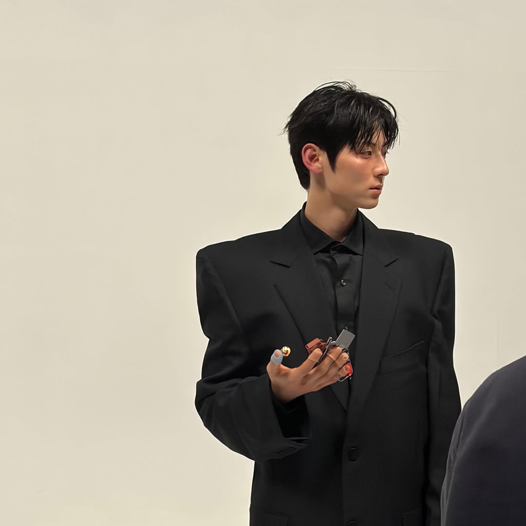 bbosongmh89's tweet photo. [260528] #optimushwang instagram post (1/2)

엘르 X 워너원

#황민현 #HWANGMINHYUN
#워너원 #WANNAONE https://t.co/nR8Omsv4sF