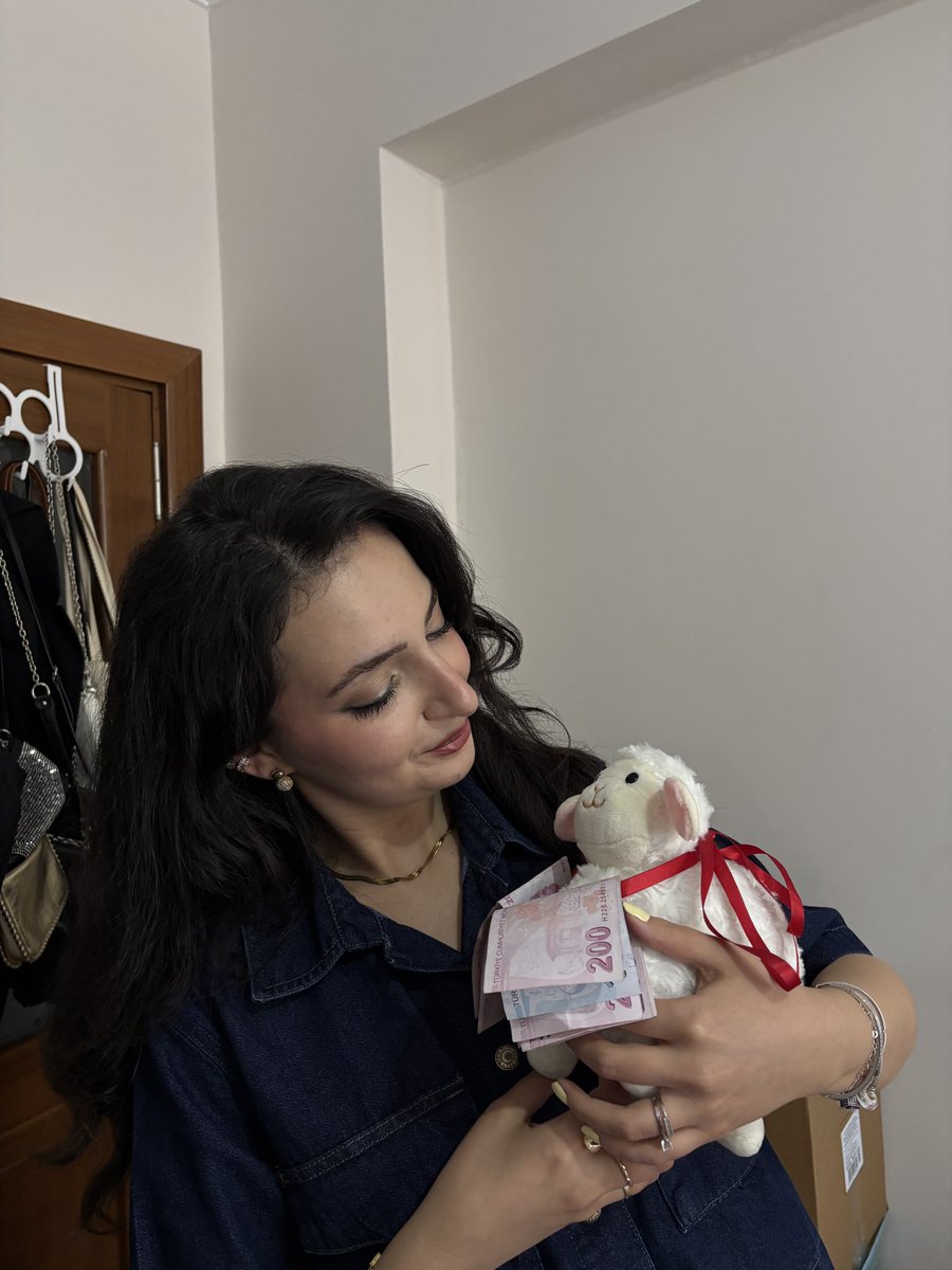 damlaytill's tweet photo. Bayramın en güzel kuzusu benimki🥹🐑
Tanıştırayım ismi Bayram 🧿🍬 https://t.co/EkjdIOcPKe