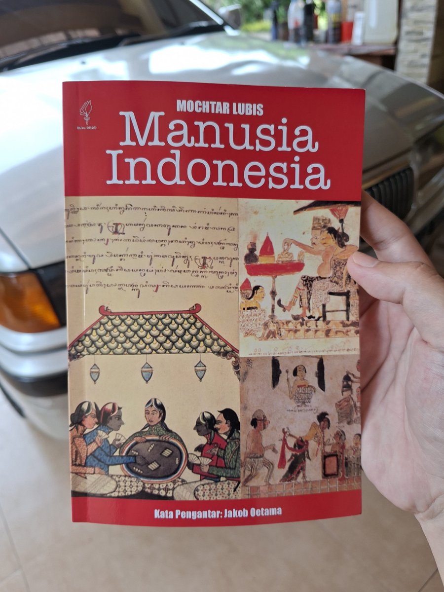 itswilman's tweet photo. gw lupa siapa yg minjem gak dibalikin, akhirnya beli lagi buku ini karena gak pernah bosen bacanya. 

ini buku yg wajib dibaca setiap orang karena apa yg ditulis di buku ini masih sangat amat relevan sampai hari ini.

Manusia Indonesia - Mochtar Lubis https://t.co/4n73brGcYZ