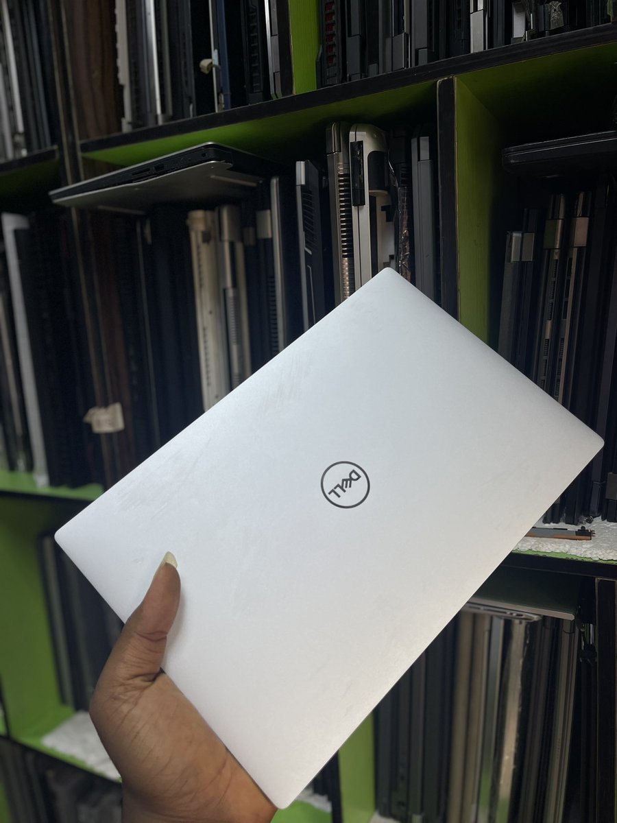 BucciHub's tweet photo. 1.4M Only
DELL XPS 13 9320
•13th Gen
•Core i7 - 12Cores > 16Logical processor 
•16gb Ram / 512gb SSD
•Keyboard Light
•13.4”FHD+
•Glass Haptic touchbar 
•Fingerprint 🫆
•Face 🆔 
•Type-c Thunderbolt 
•Excellent battery life 🔋 

Price: 1.4M Only 

Location: Ojo alaba int https://t.co/6NzslzTUJr