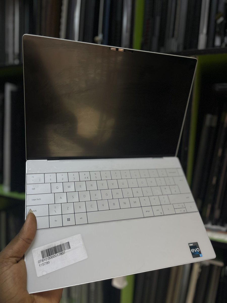 BucciHub's tweet photo. 1.4M Only
DELL XPS 13 9320
•13th Gen
•Core i7 - 12Cores > 16Logical processor 
•16gb Ram / 512gb SSD
•Keyboard Light
•13.4”FHD+
•Glass Haptic touchbar 
•Fingerprint 🫆
•Face 🆔 
•Type-c Thunderbolt 
•Excellent battery life 🔋 

Price: 1.4M Only 

Location: Ojo alaba int https://t.co/6NzslzTUJr