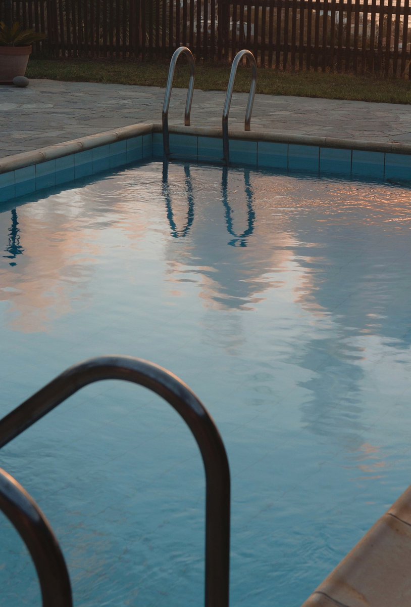 Liminal_JJ's tweet photo. #Poolcore https://t.co/jiDr8Q7c4b