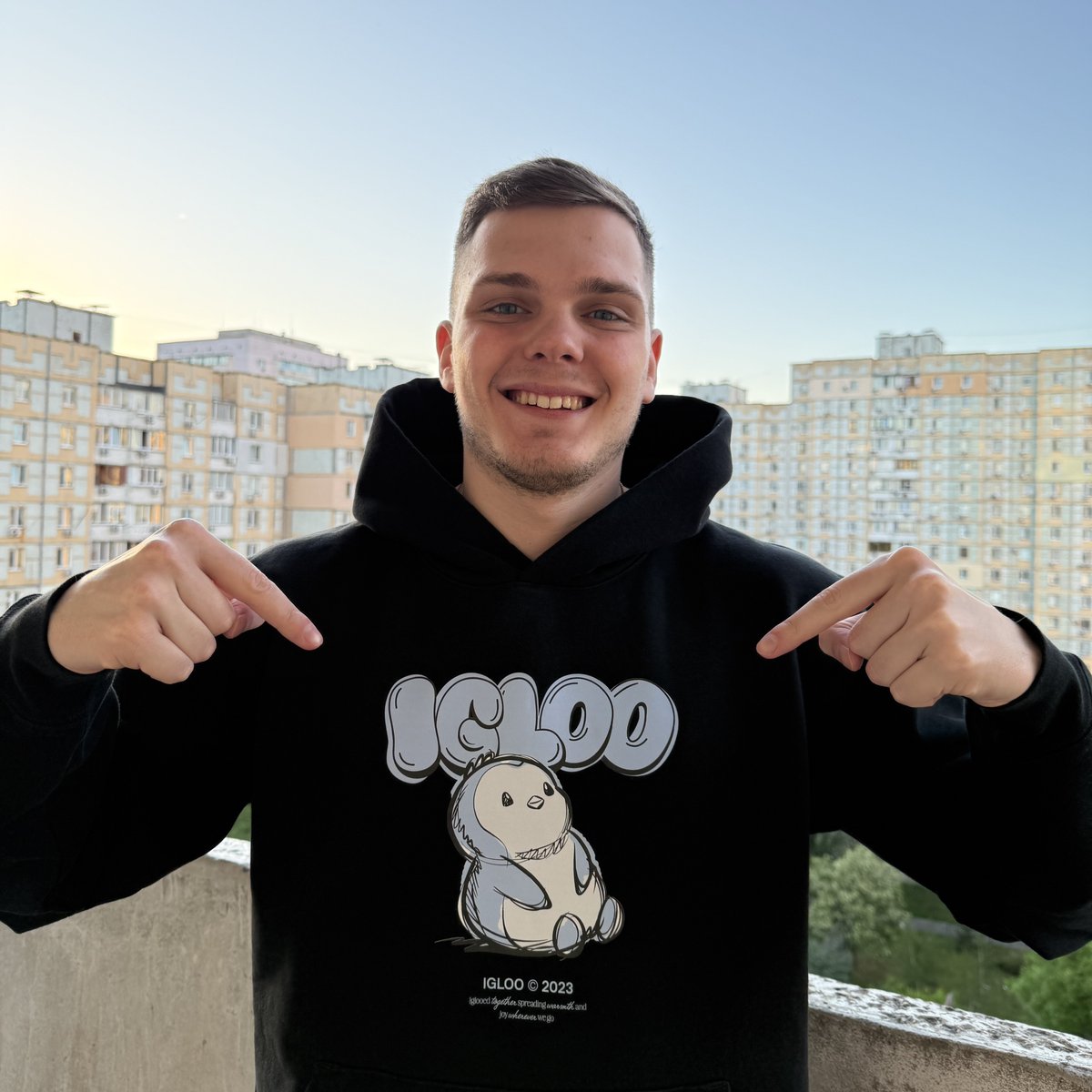 maximusss's tweet photo. Rocking my new hoodie.

Pure bliss from the quality of the product to the feeling of wearing it.

Thank you for the fast delivery and for making my day a little happier.

See you on the podcast later today. https://t.co/Ne7PqaMHV1