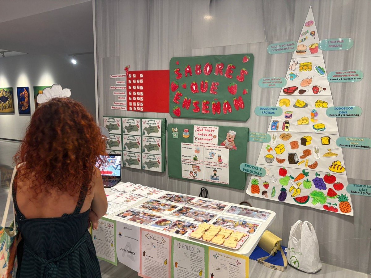anegeamar's tweet photo. Fantástico día de compartir trabajo entorno a los Programas de Innovación educativa con los centros de Almería. 28 centros expositores, 180 docentes y 40 alumnos/as exponiendo, casi 300 visitantes. Feria de la Educación Almería 2026. @DG_IFP @Francisco_Educ https://t.co/pQFjwA12fl