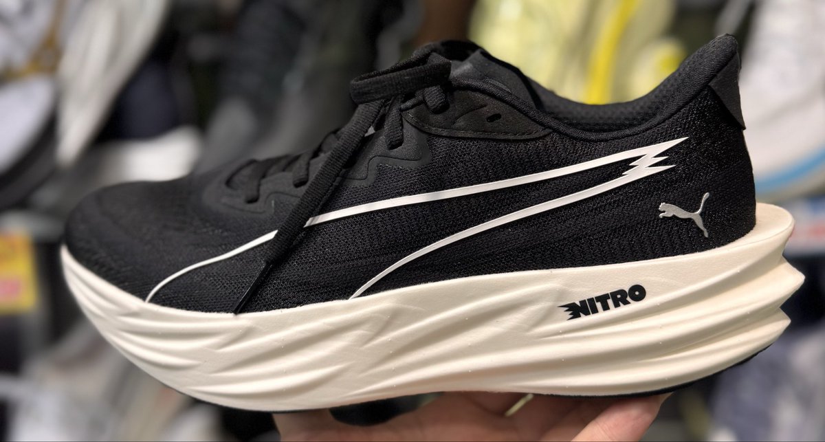 step_kumamoto's tweet photo. ✨6月4日発売✨

《DEVIATE PURE NITRO》

-スタッフ感想-
履いてみるとフィット感が良く見た目によらず軽く感じた🏃‍♂️💨
練習からロードレースまで幅広く使える。

是非店頭にお越し下さいませ🙇‍♂️

#PUMA 
＃ステップスポーツ熊本店 https://t.co/EQCIdwlhbf