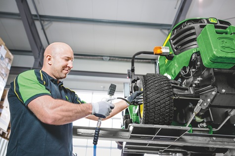 TurfProUK's tweet photo. John Deere has been named among the UK’s Top 15 Employers of Veterans for 2026. 👏🚜

The manufacturer’s Military Hiring Programme is helping armed forces leavers build new careers in ag and turfcare.

Read more: https://t.co/JqxJnFz5kp

#Turfcare #Agriculture #JohnDeere https://t.co/1GCjxjMySP